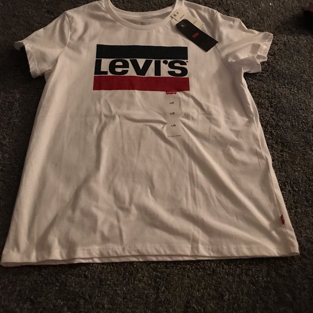 Levi’s tee